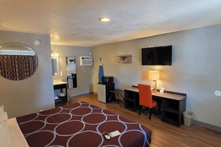 Room 8 of 14