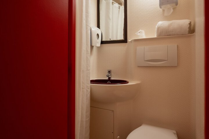 Room 15 of 32