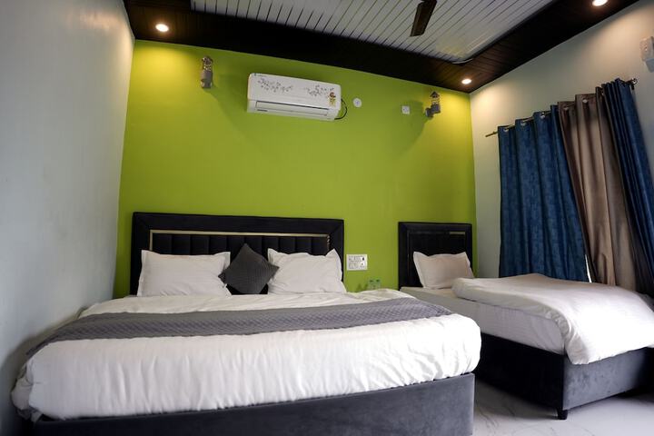 Room 3 of 48