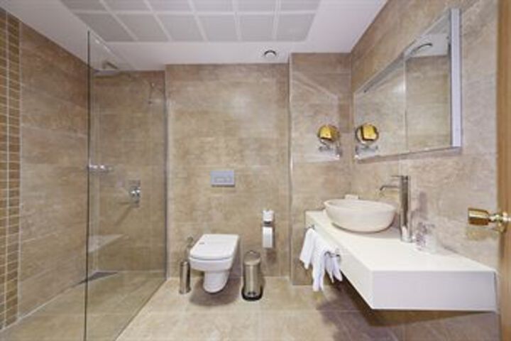 Room 2 of 11