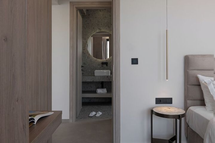 Room 16 of 72