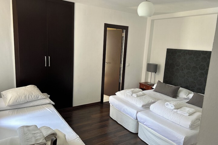 Room 6 of 9