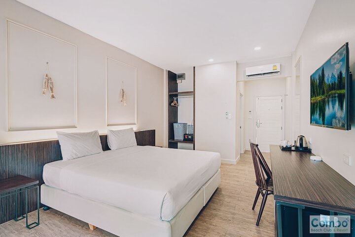 Room 4 of 198