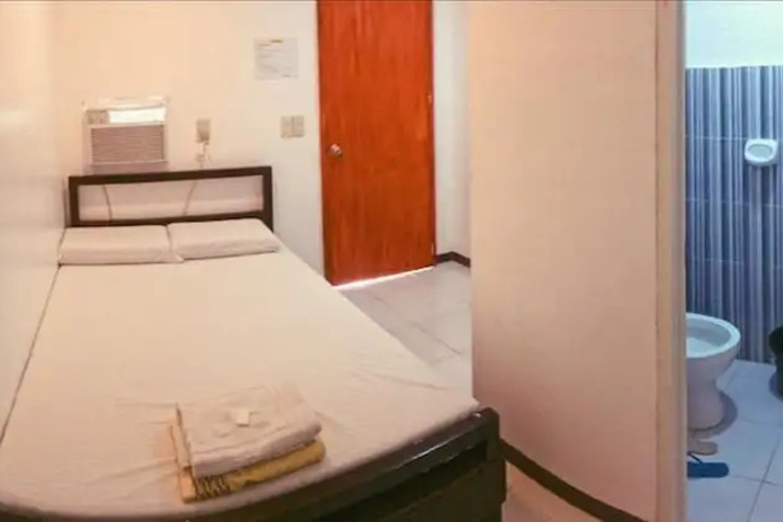 Room 4 of 10