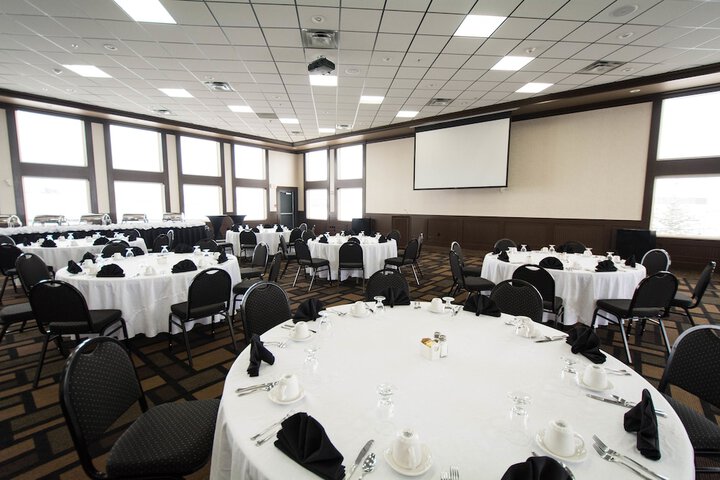 Ballroom/Hall 33 of 40