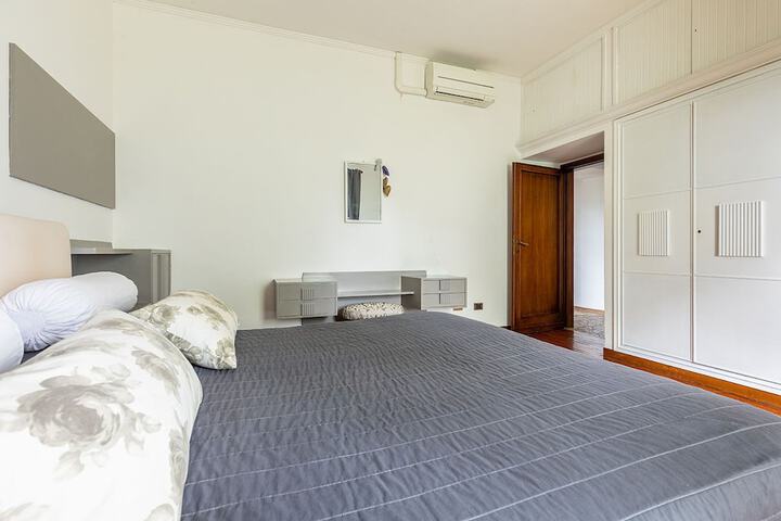 Room 17 of 100