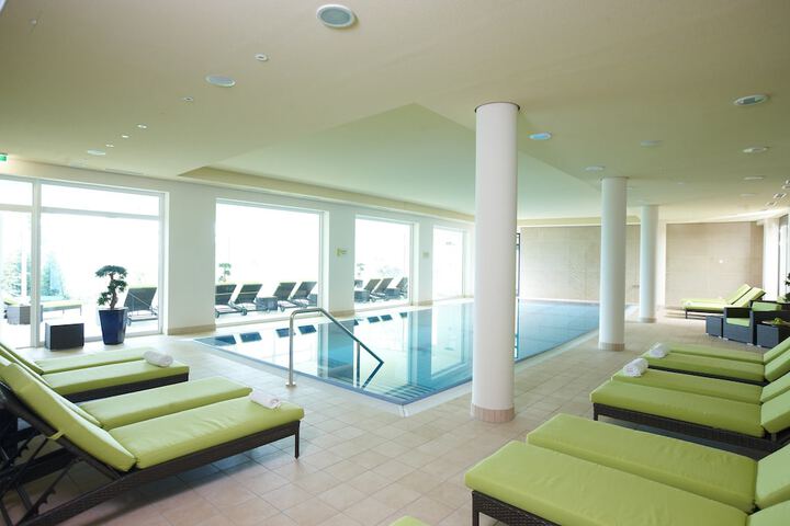 Pool 33 of 72