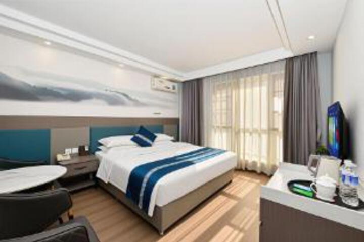 Room 11 of 11
