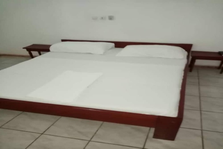 Room 7 of 12
