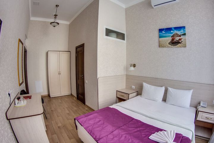 Room 13 of 30