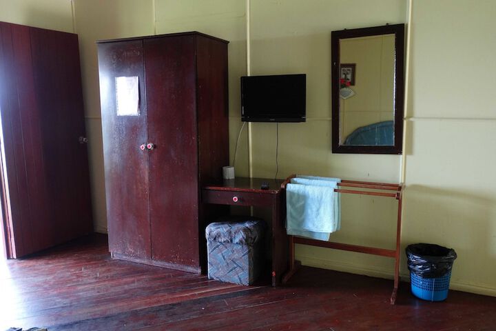 Room 13 of 34