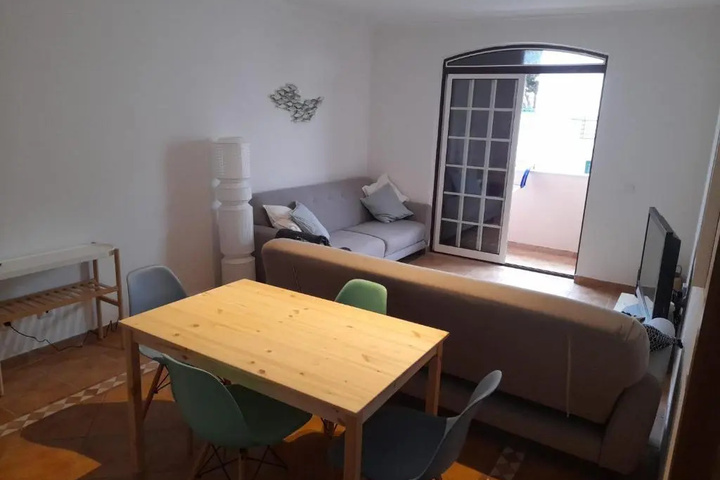 Room 6 of 9