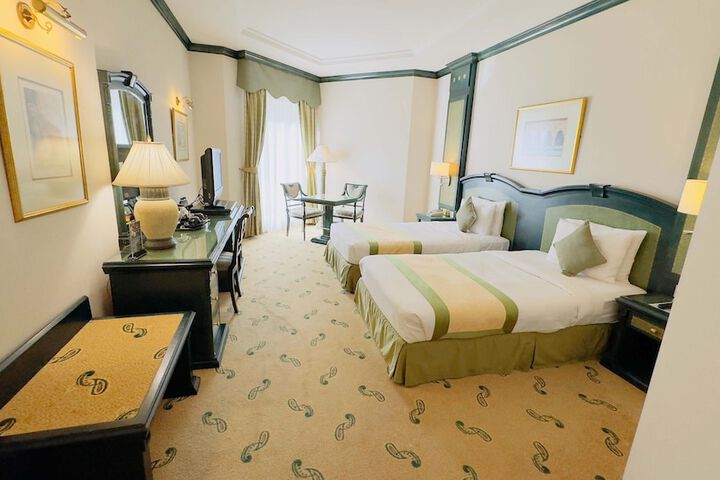 Room 3 of 38