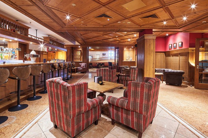 Lounge 62 of 83
