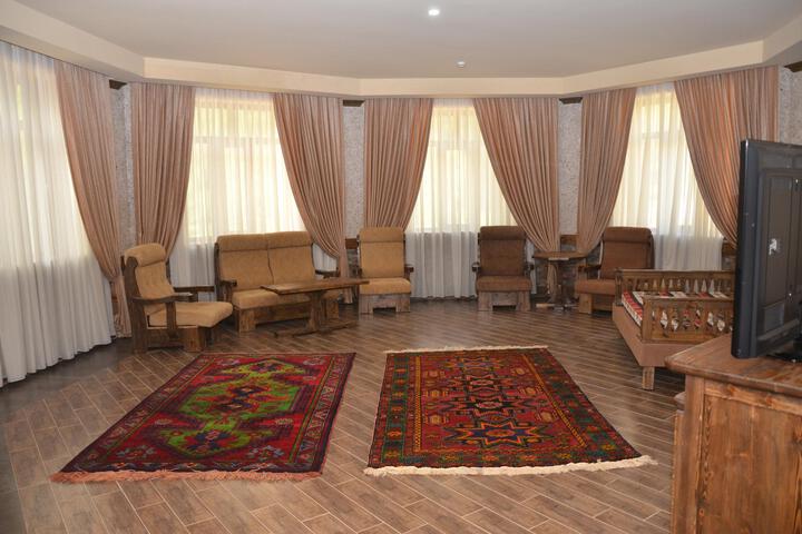Room 17 of 28