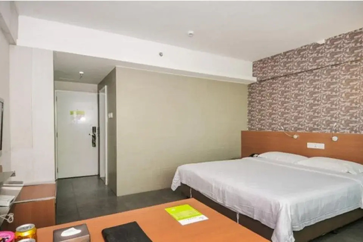Room 5 of 13