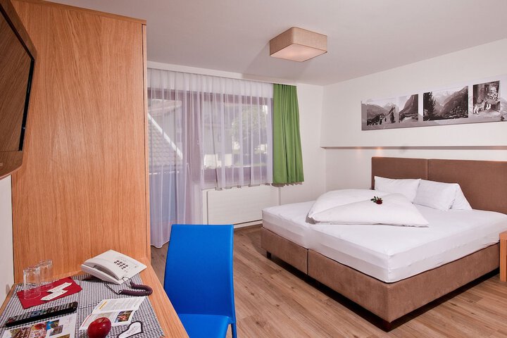 Room 2 of 53