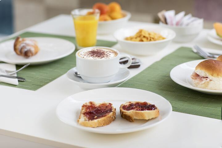 Breakfast/Coffee Service 31 of 45