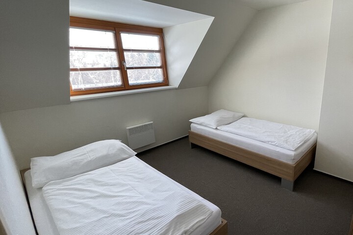 Room 9 of 194