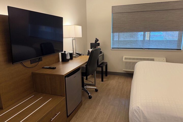 Room 17 of 38