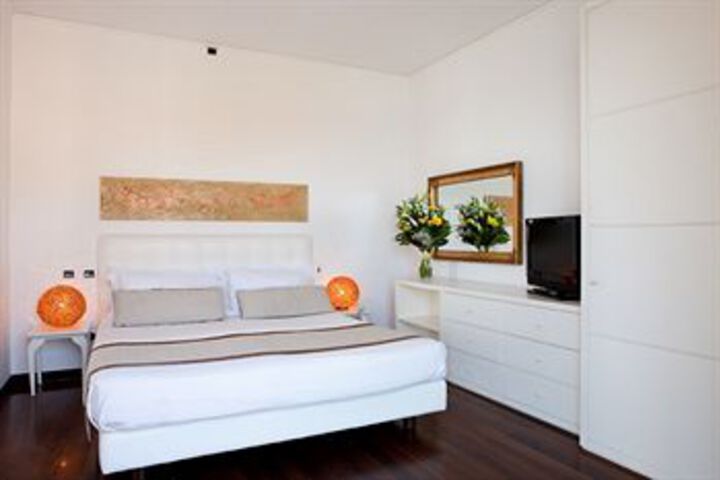 Room 13 of 22
