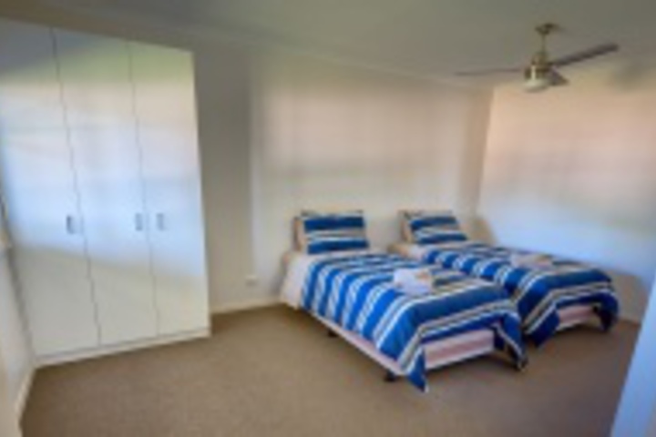 Room 282 of 372