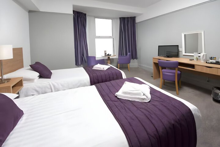 Room 6 of 24