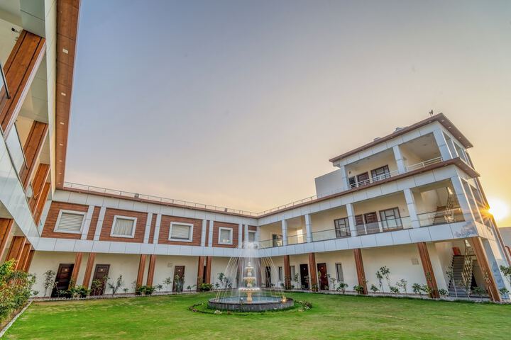 Hotel Exterior 89 of 93