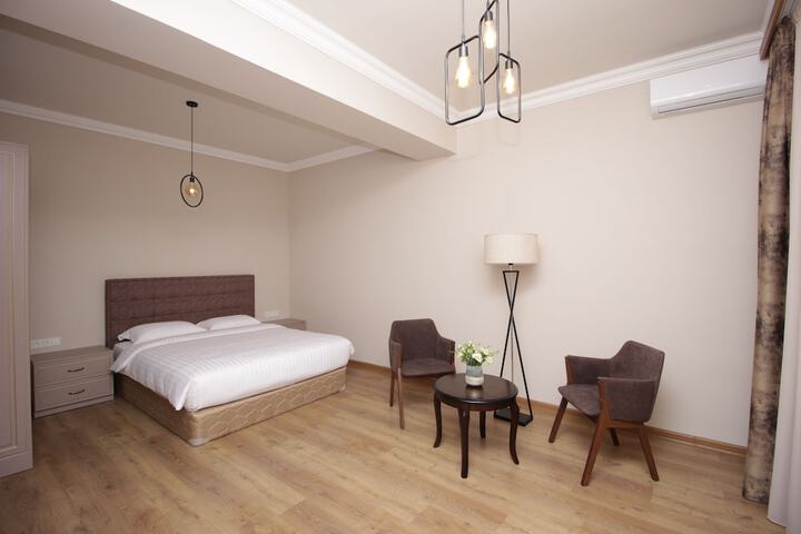 Room 11 of 42
