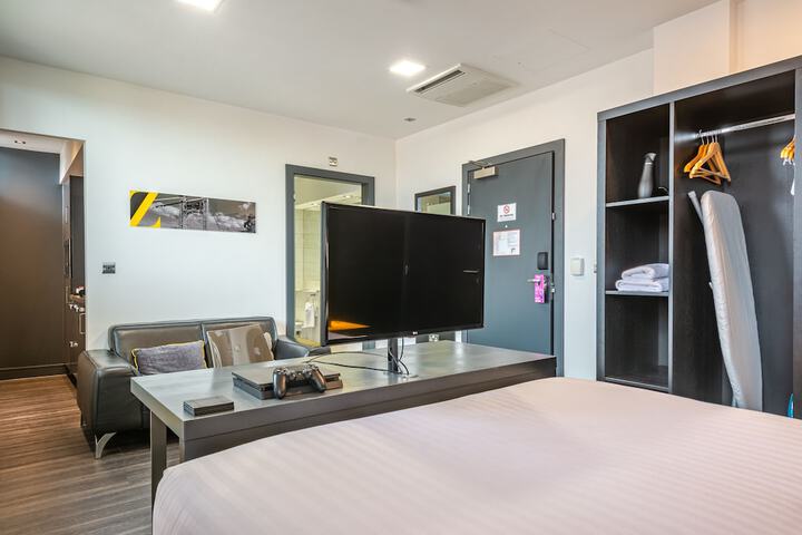 Room 11 of 42