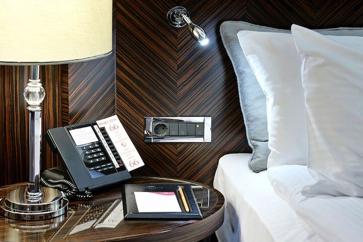 Room 15 of 102
