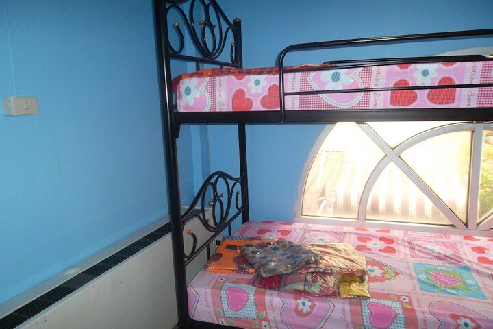 Room 9 of 32