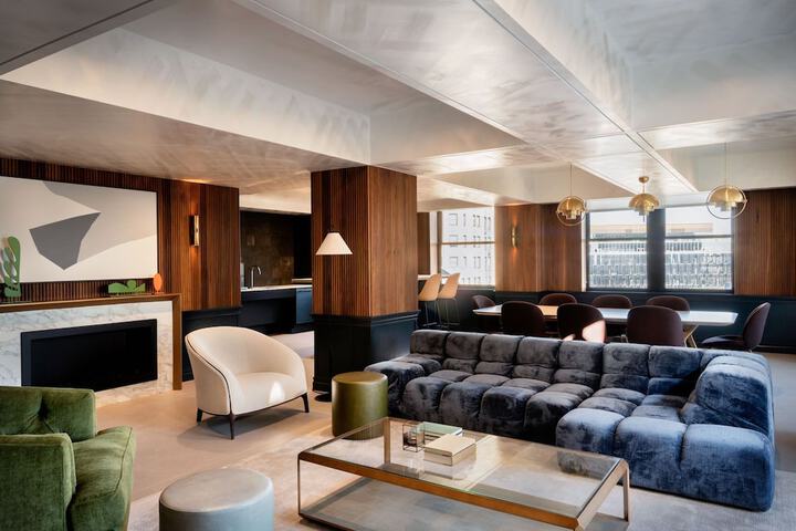 Lounge 60 of 65
