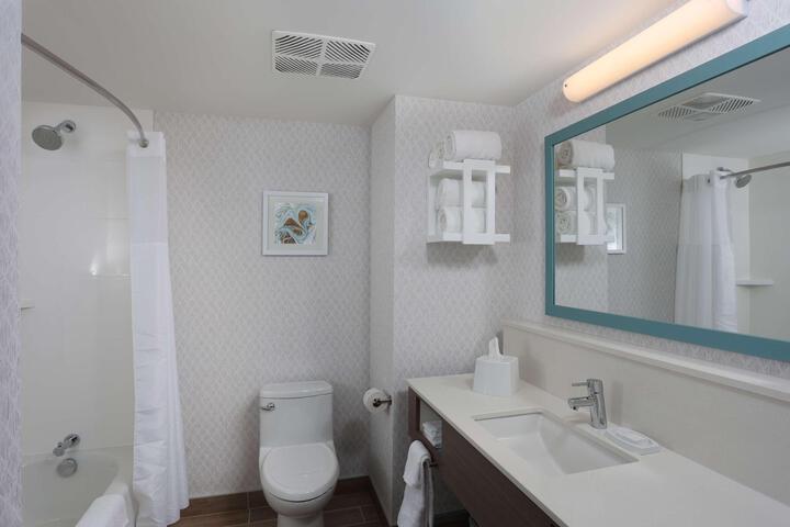 2 Queen Beds with Refrigerator (2 of 9)