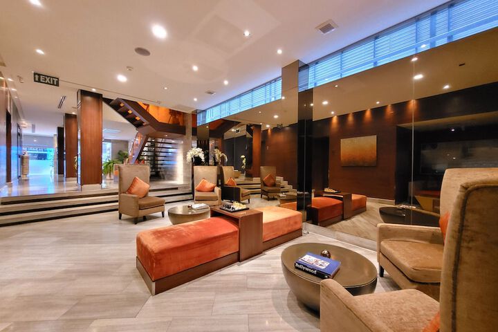 Entrance & Lobby
