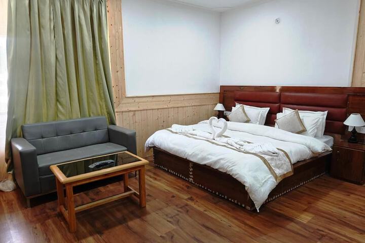 Room 6 of 35