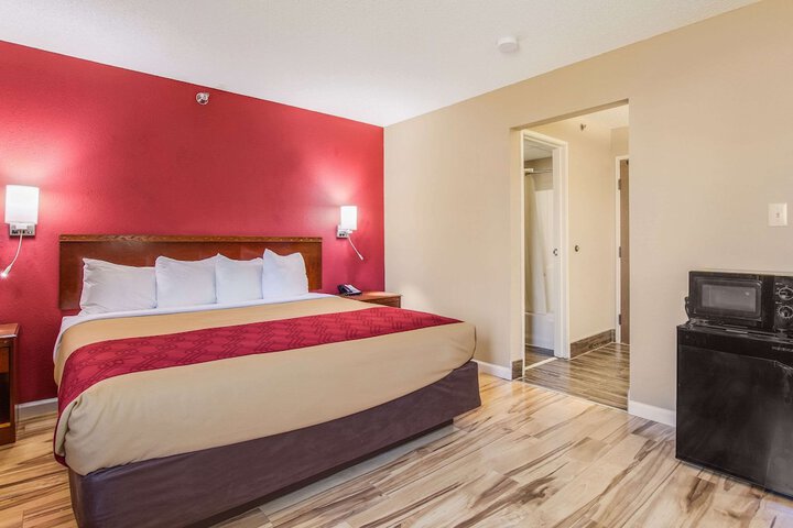 1 King Bed Accessible (3 of 12)