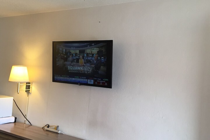 Room 9 of 32