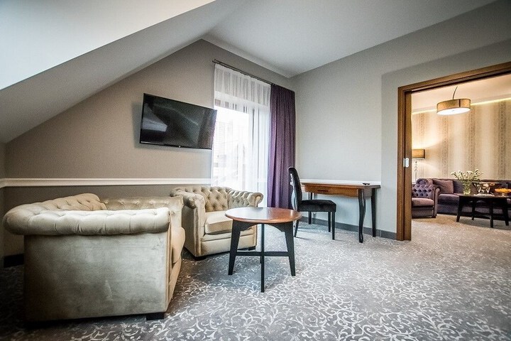 Room 4 of 75