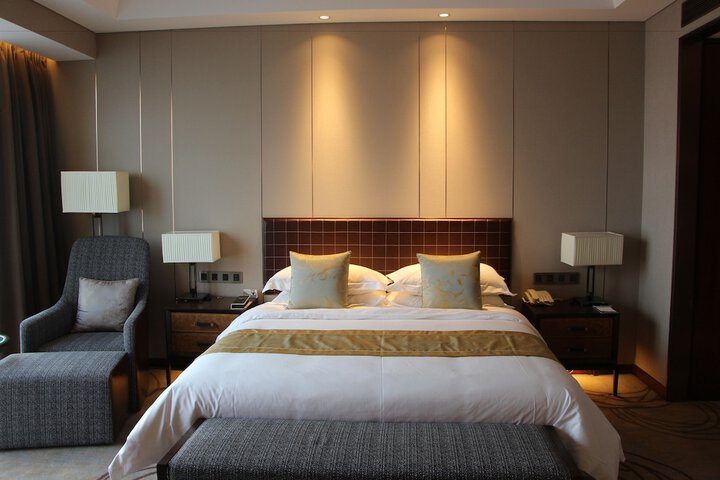 Room 13 of 77