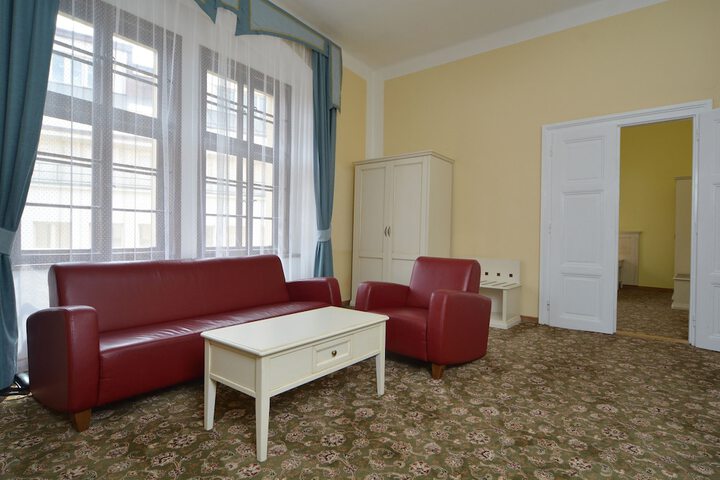 Room 13 of 81