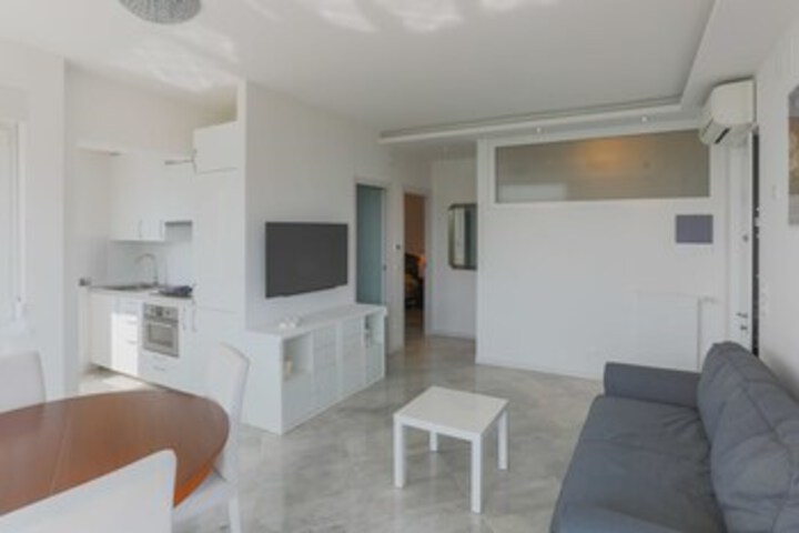 Room 11 of 20