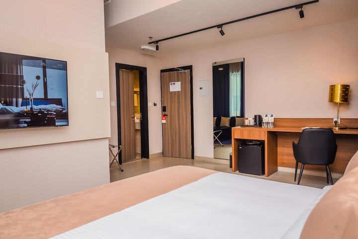 Room 11 of 110