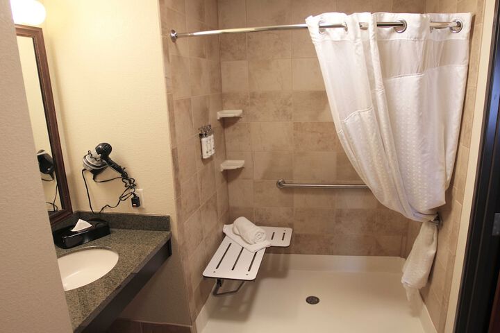 Standard 2 Queen Beds Accessible (3 of 31)