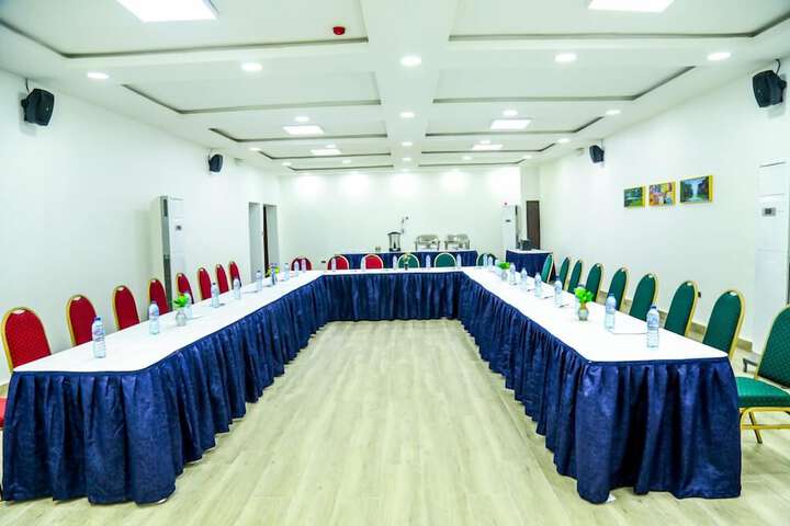 Ballroom/Hall 18 of 19