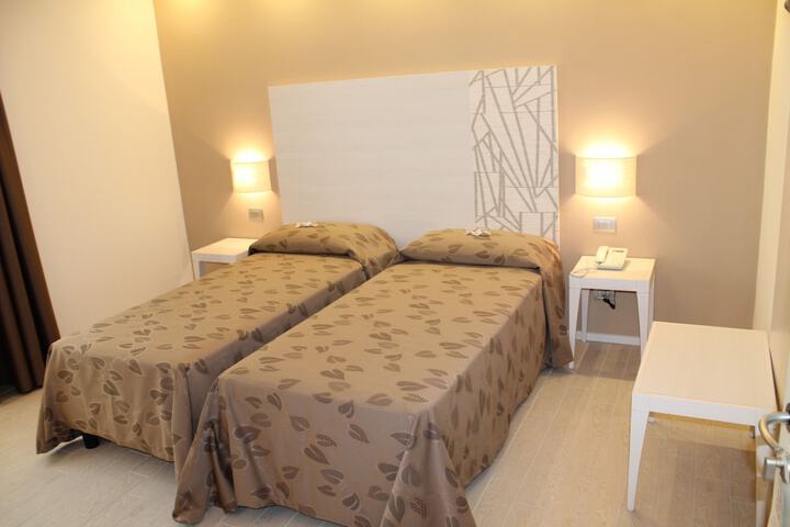 Room 5 of 44