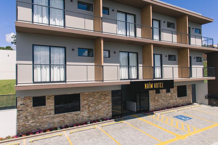 Naim Hotel in Capitólio