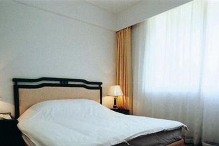Room 12 of 24