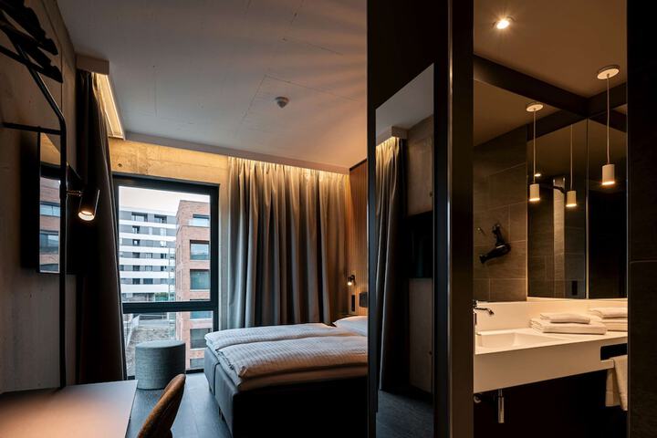 Room 41 of 90