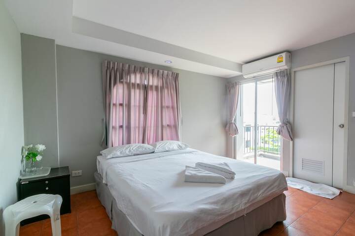 Room 14 of 28